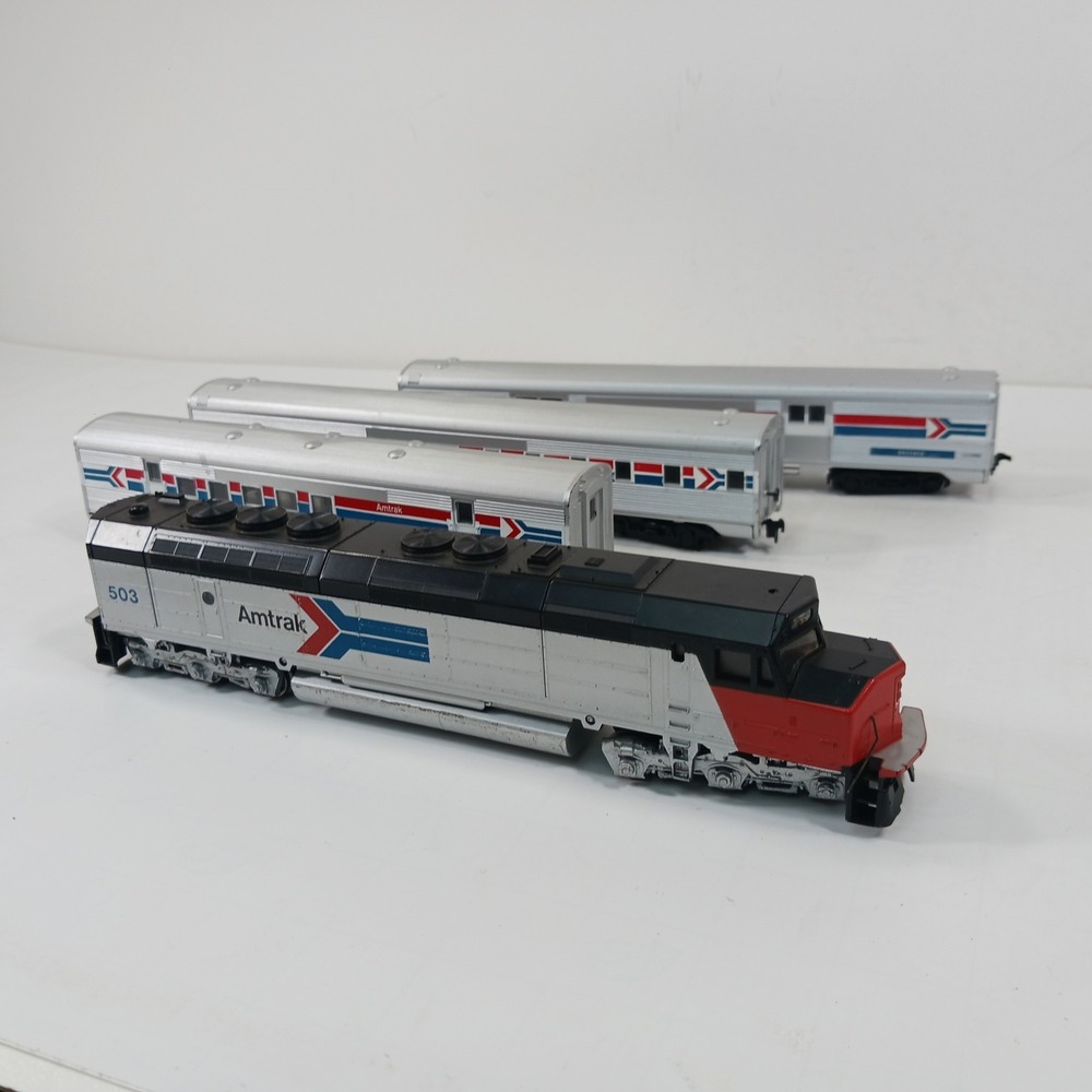 Amtrak HO Scale Model Train Set Locomotive 503 and 3 Passenger Cars Silver - Picture 14 of 16